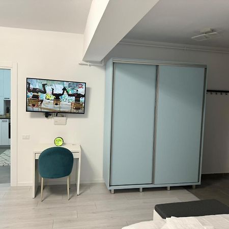 The Moon View Apartment Букурещ Екстериор снимка