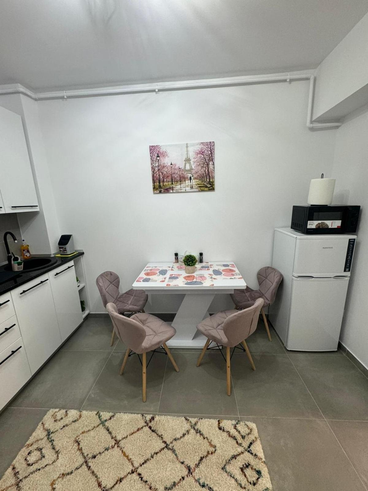 The Moon View Apartment Букурещ Екстериор снимка