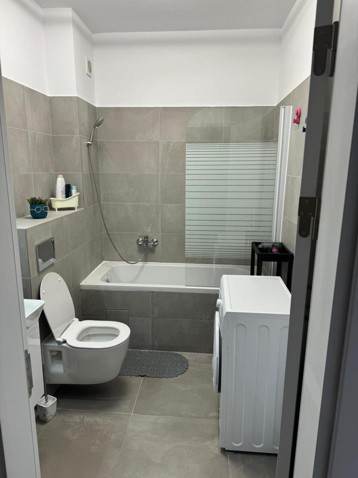 The Moon View Apartment Букурещ Екстериор снимка